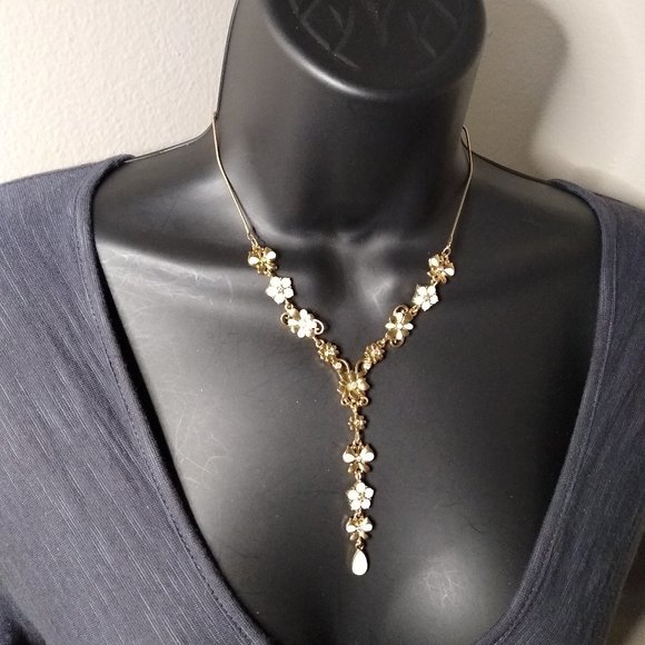 Y Shaped White Flower Metal Necklace 16 Inches - Picture 1 of 15